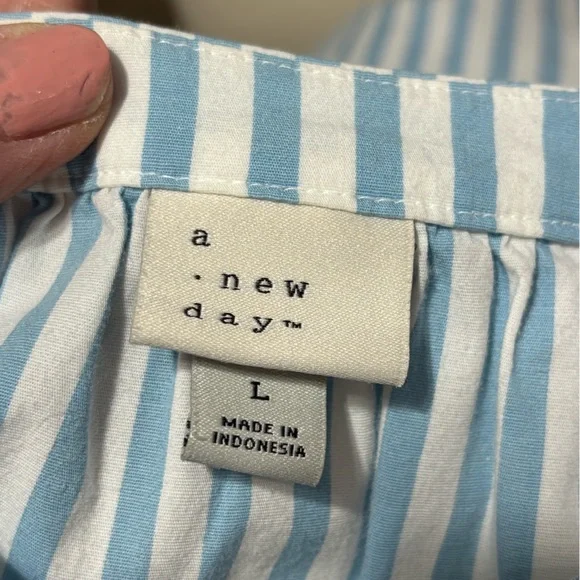 A New Day sz large Blue and White Striped button front 1/3 Blouse 26” L 22” p2p - Picture 7 of 8